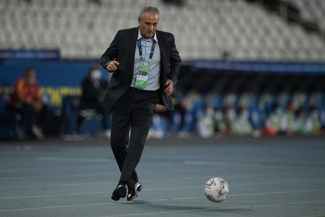 Brasil e Colmbia se enfrentaram no Estdio Nilton Santos, pelo Grupo B da Copa Amrica