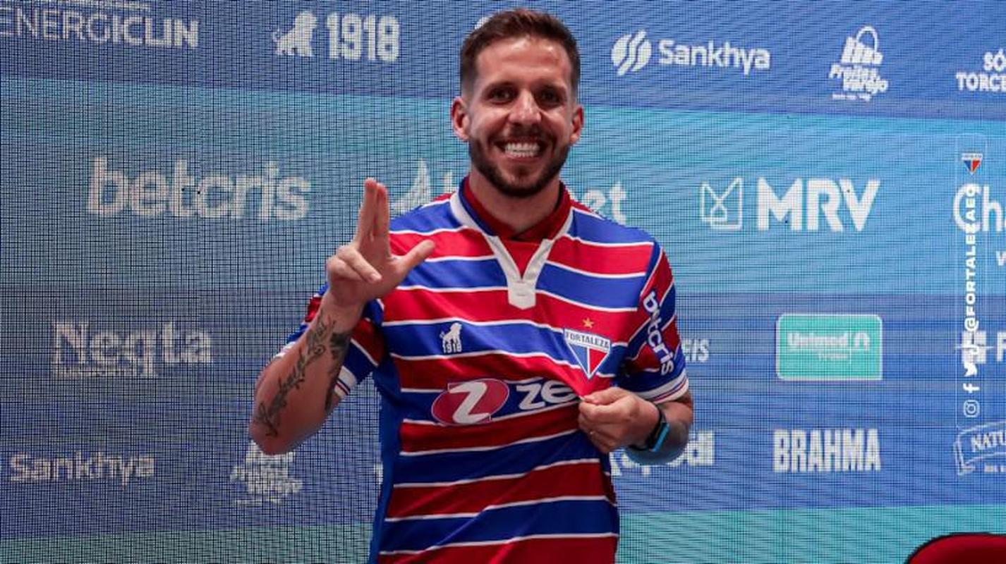 Fortaleza contratou o volante Lucas Sasha
