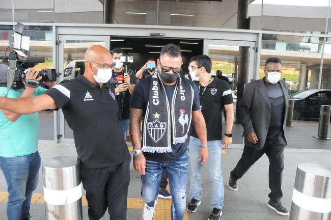 O explosivo El Turco chegou neste de domingo e mandou o recado: Saudações a toda a massa atleticana