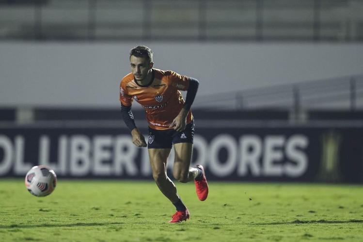 Tcnico Cuca comandou atividade do Atltico no CT da Conmebol no Paraguai 