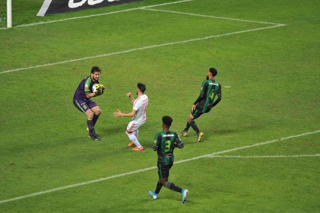 Rodrigo Dourado empatou o jogo para o Internacional no segundo tempo