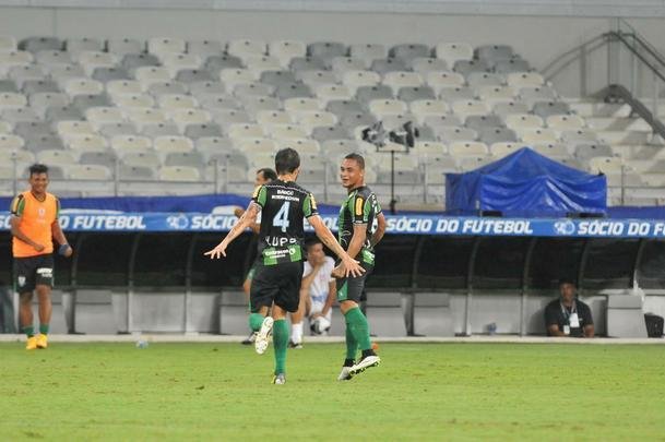 Bryan marcou o gol de empate do Amrica aos 46 do segundo tempo