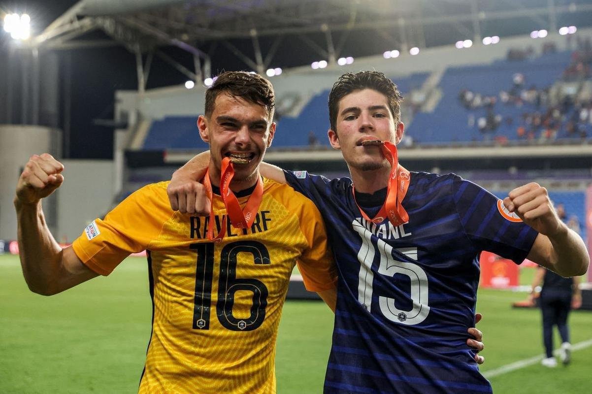 Theo Zidane (direita)  da base do Real Madrid