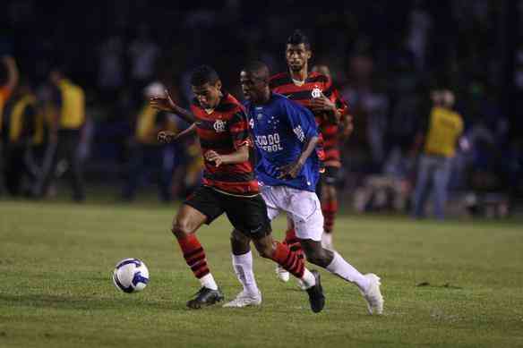 Em 2009, Ramires marcou o segundo gol da vitria por 2 a 0 no Mineiro