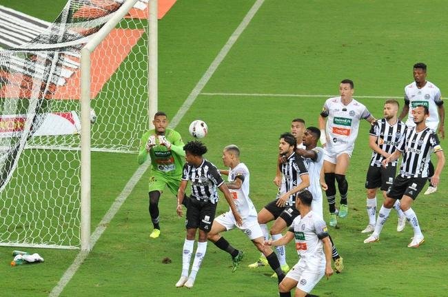 O Atltico recebeu o Athletic nesta tera-feira (15), no Mineiro, em Belo Horizonte. A partida, vlida pela 7 rodada do Campeonato Mineiro de 2022, marcou o centsimo jogo do goleiro Everson com a camisa do Galo.