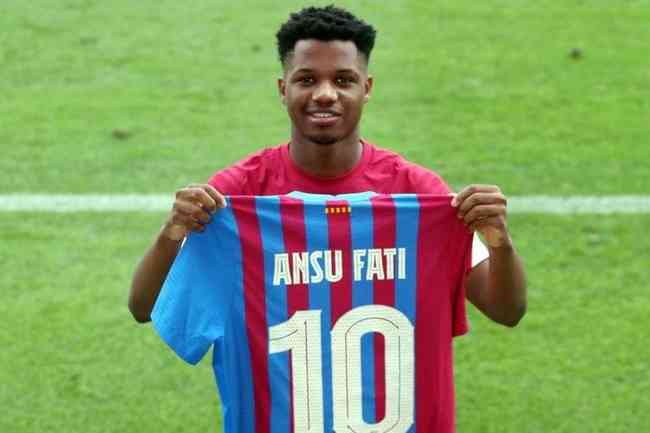 Com apenas 18 anos de idade, Ansu Fati sucedeu Messi e se tornou o novo camisa 10 do Barcelona