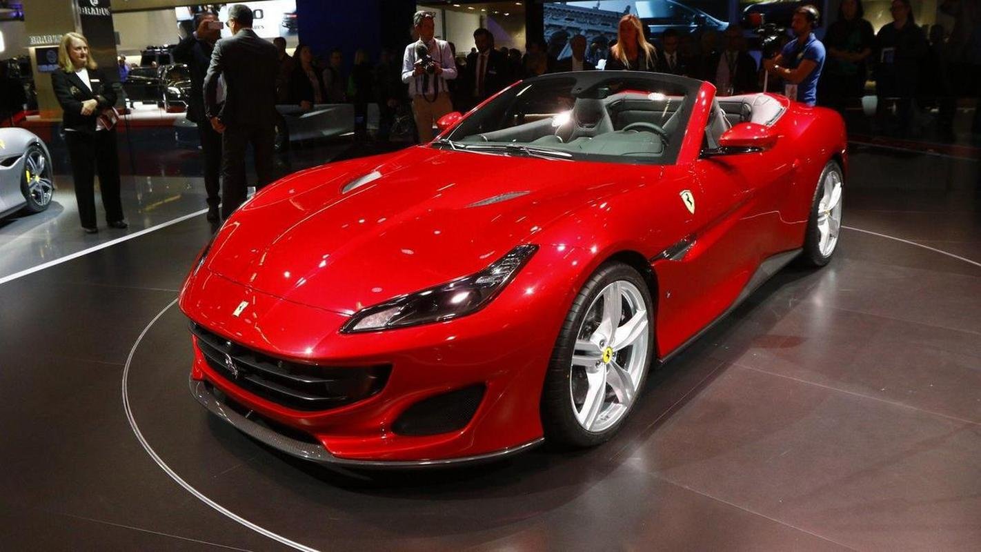 Fotos da Ferrari Portofino, modelo que o atacante Hulk, do Atltico, usou na Cidade do Galo