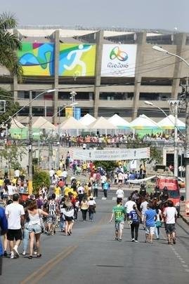 Mineiro ficou colorido nesta quarta-feira com camisas de clubes e selees em duelo da Olimpada