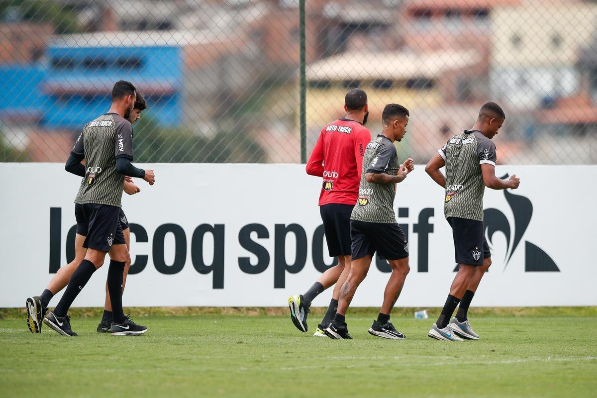 Imagens do primeiro treino de Eduardo Vargas pelo Atltico