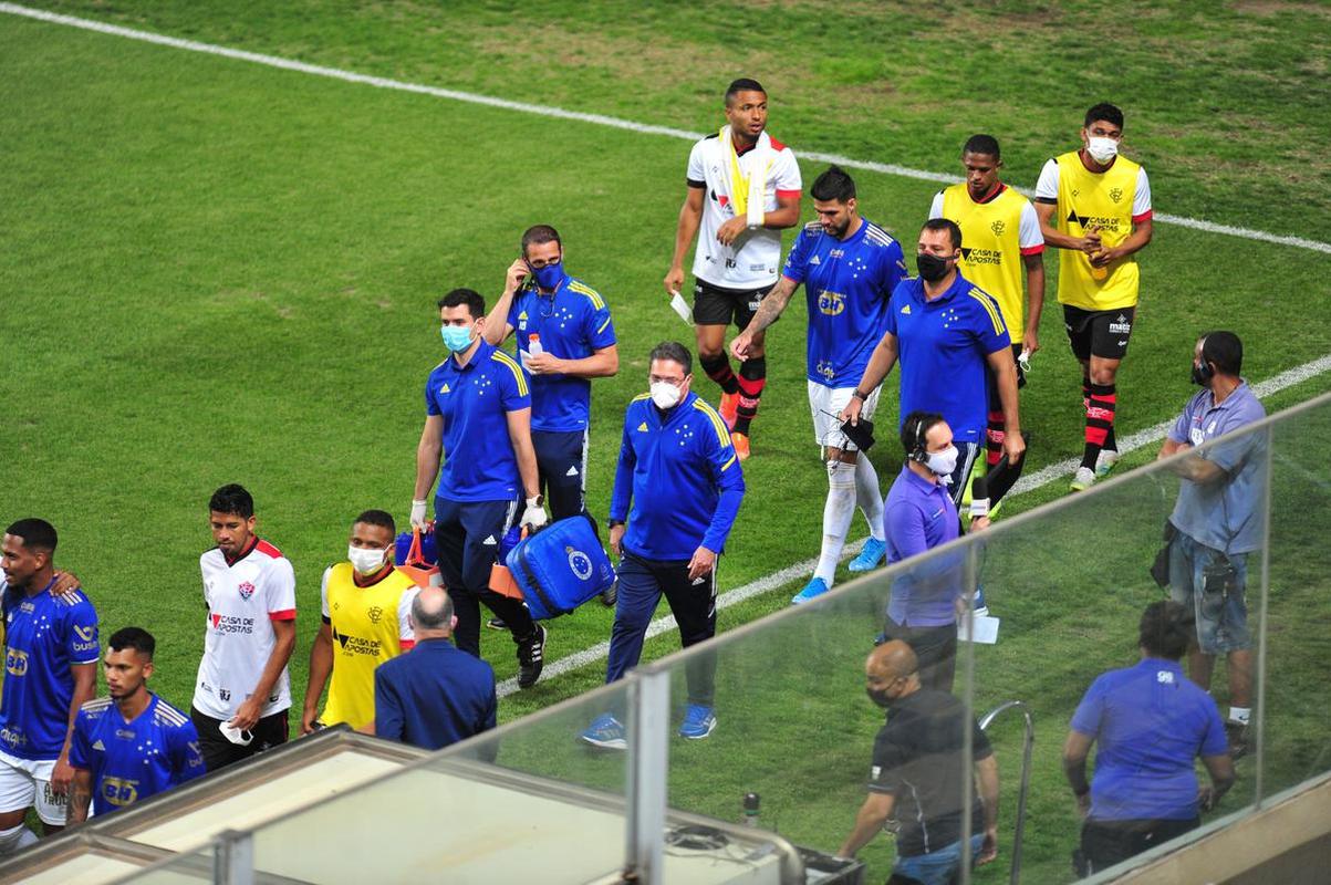 Fotos do duelo entre Cruzeiro e Vitria, no Independncia, em Belo Horizonte, pela 17 rodada da Srie B do Campeonato Brasileiro