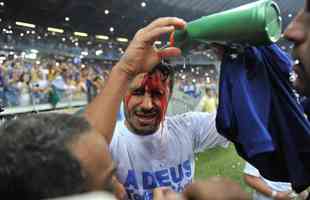 Com sangramento, Leo comemora ttulo brasileiro do Cruzeiro em 2014