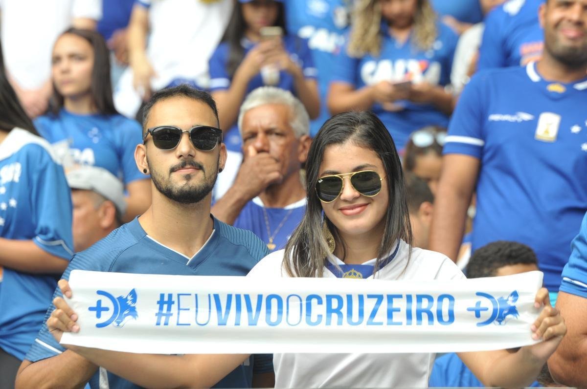 Fotos da torcida do Cruzeiro no primeiro clssico da final do Mineiro, contra o Atltico, no Mineiro