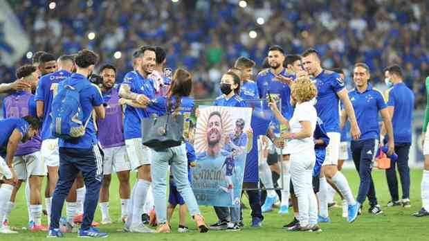 Último jogo da carreira de Sobis tem emoção, festa com a torcida do Cruzeiro  e surpresa de Dirceu Lopes; assista, cruzeiro