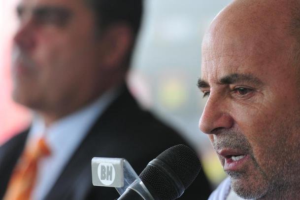 Jorge Sampaoli foi apresentado na tarde desta segunda-feira como novo tcnico do Atltico