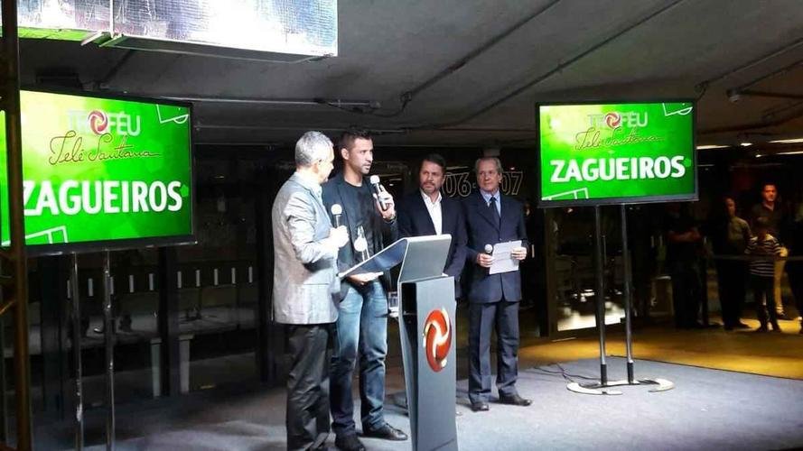 Personalidades na cerimnia do 16 Trofu Tel Santana. Fbio, goleiro do Cruzeiro, maior vencedor dessa premiao