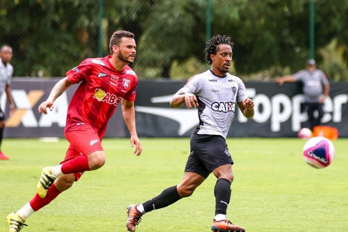 Imagens do jogo-treino do Atltico com o Guarani de Divinpolis