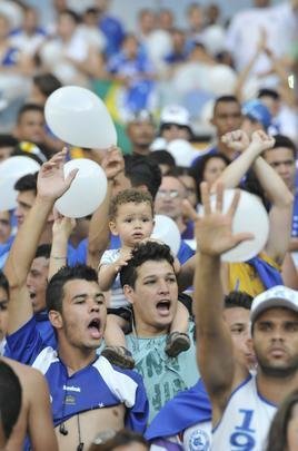 Torcida comparece em excelente nmero e acompanha vitria do Cruzeiro no Mineiro