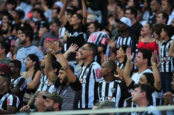 Torcida deu grande apoio ao time em vitria sobre o Corinthians e protestou muito contra gol anulado de Rger Guedes, no primeiro tempo. 