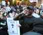 Nigeriano campeo do UFC faz discurso em protesto contra racismo na Nova Zelndia
