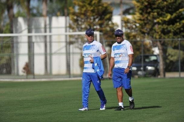 Jogadores do Cruzeiro trabalharam em tom descontrado na Toca da Raposa antes de final com Flamengo