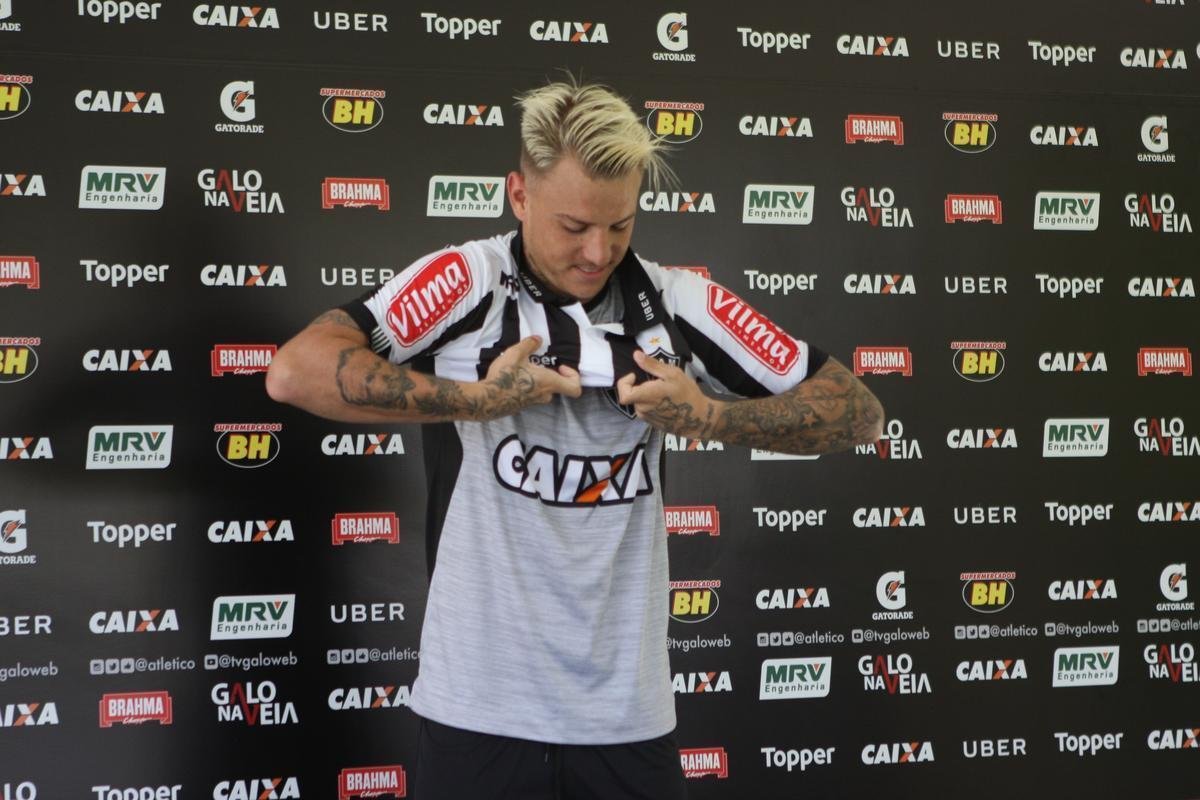 Imagens da apresentao de Rger Guedes no Atltico