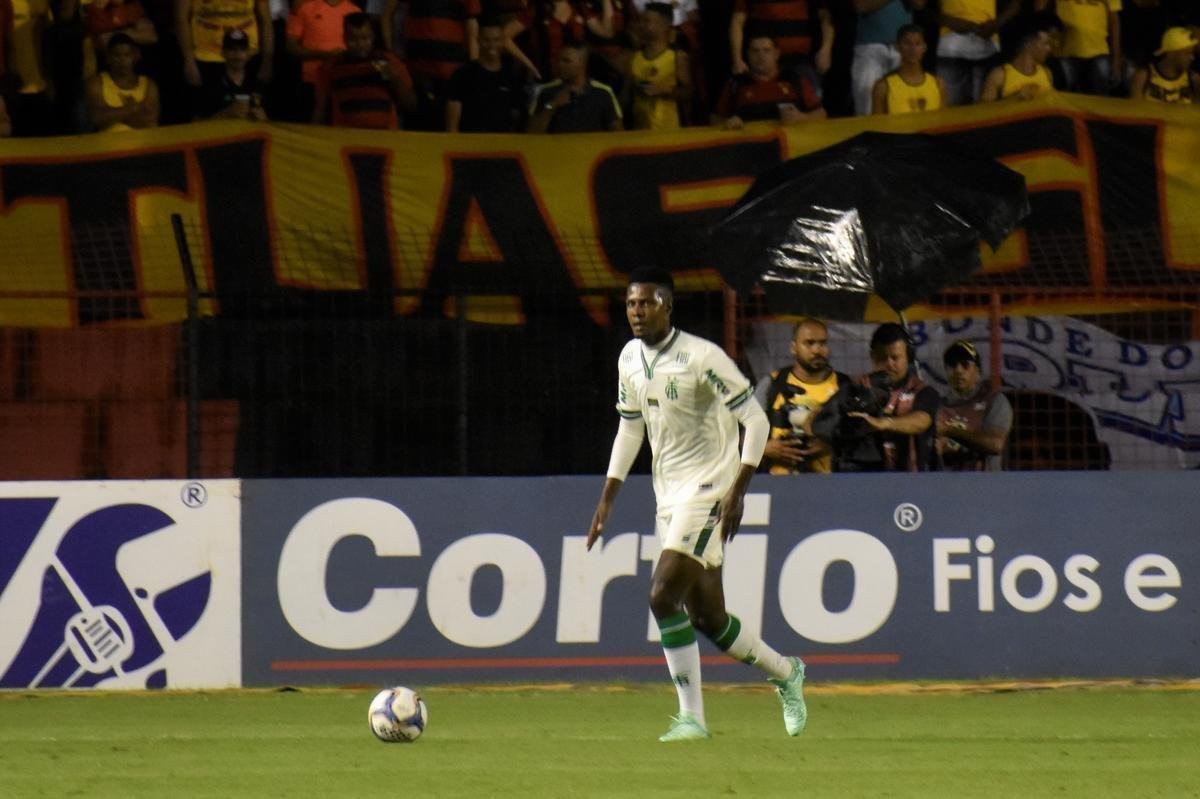 Fotos do duelo entre Sport e Amrica, disputado na Ilha do Retiro, no Recife, pela 23 rodada da Srie B do Brasileiro