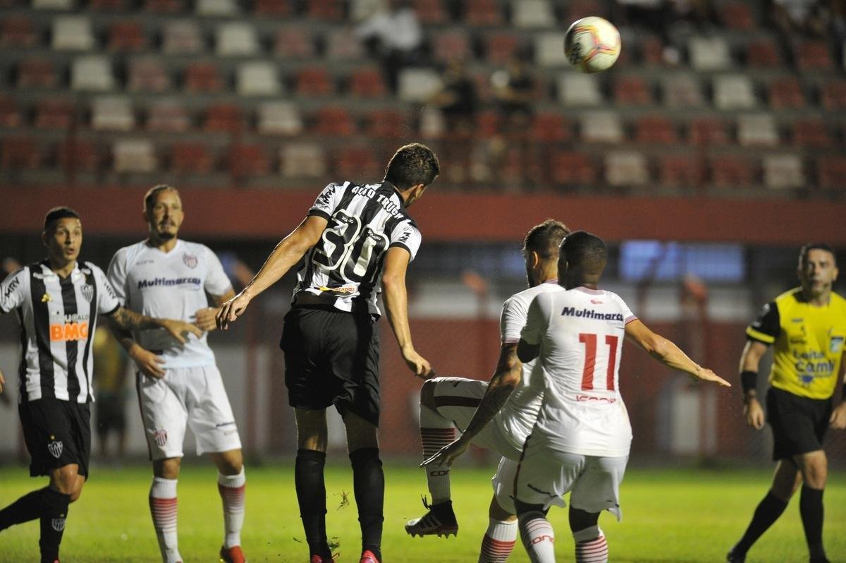 Villa Nova e Atltico se enfrentaram no Alapo do Bonfim, em Nova Lima, pelo Campeonato Mineiro