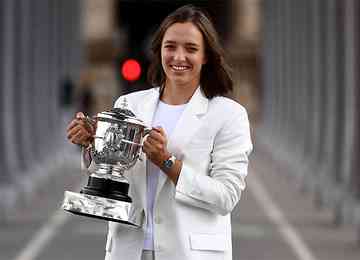 Número um do mundo e ganhadora de Roland Garros, polonesa se retira de competição na Alemanha e foca em recuperação para Wimbledon