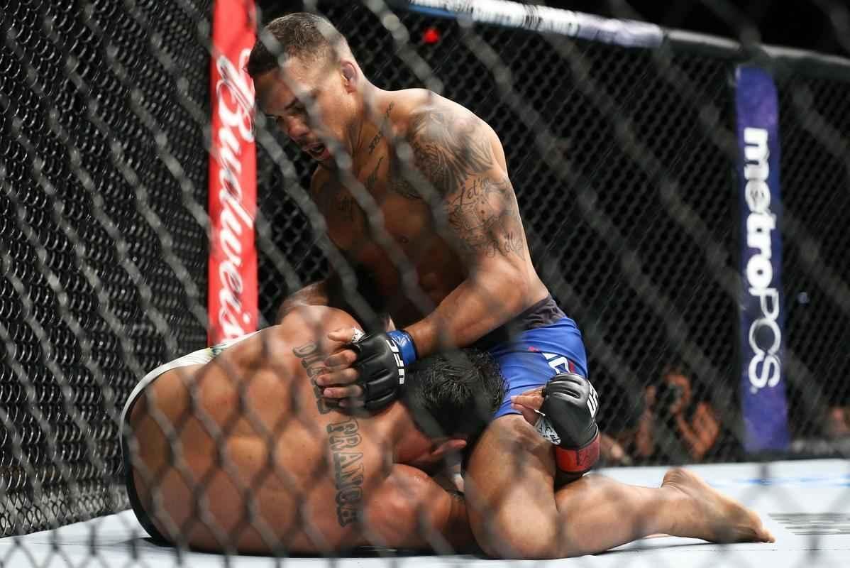 Eryk Anders venceu Rafael Sapo por nocaute, no primeiro round