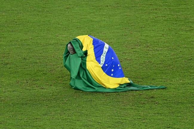Fotos da festa dos jogadores brasileiros com a conquista da medalha de ouro em Tquio no futebol. Seleo  bicampe olmpica e de forma consecutiva