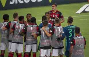 8 lugar - Flamengo - 3 vitrias, 2 empates e 1 derrota (11 pontos e 3 gols de saldo)