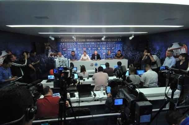 Portugus Paulo Bento foi apresentado nesta segunda-feira como novo treinador do Cruzeiro