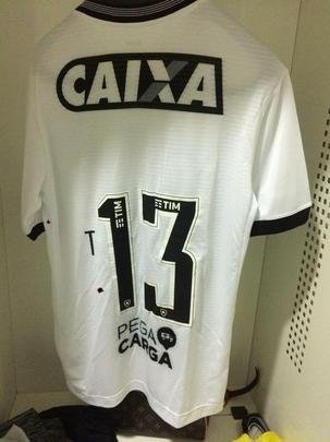 Camisas de Atlético e Botafogo apresentam siglas em menção a esportes paralímpicos. A ação faz referência ao Dia Internacional da Pessoa com Deficiência (3 de dezembro).