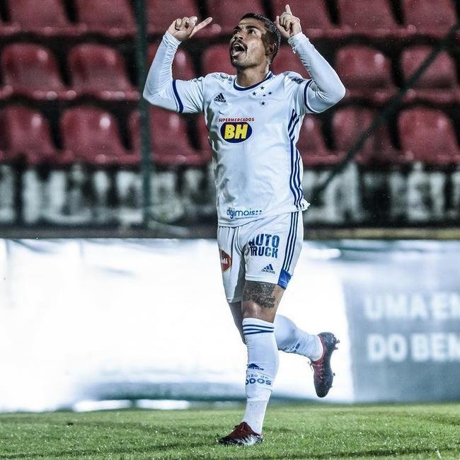 Marcinho foi anunciado pelo Cruzeiro em 12 de fevereiro. Seu �ltimo clube foi o Sampaio Corr�a. At� aqui, o meia disputou seis jogos com a camisa celeste e marcou um gol.