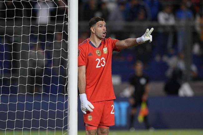 Sem Neymar, Brasil encarou a Argentina em clssco agitado pelas Eliminatrias