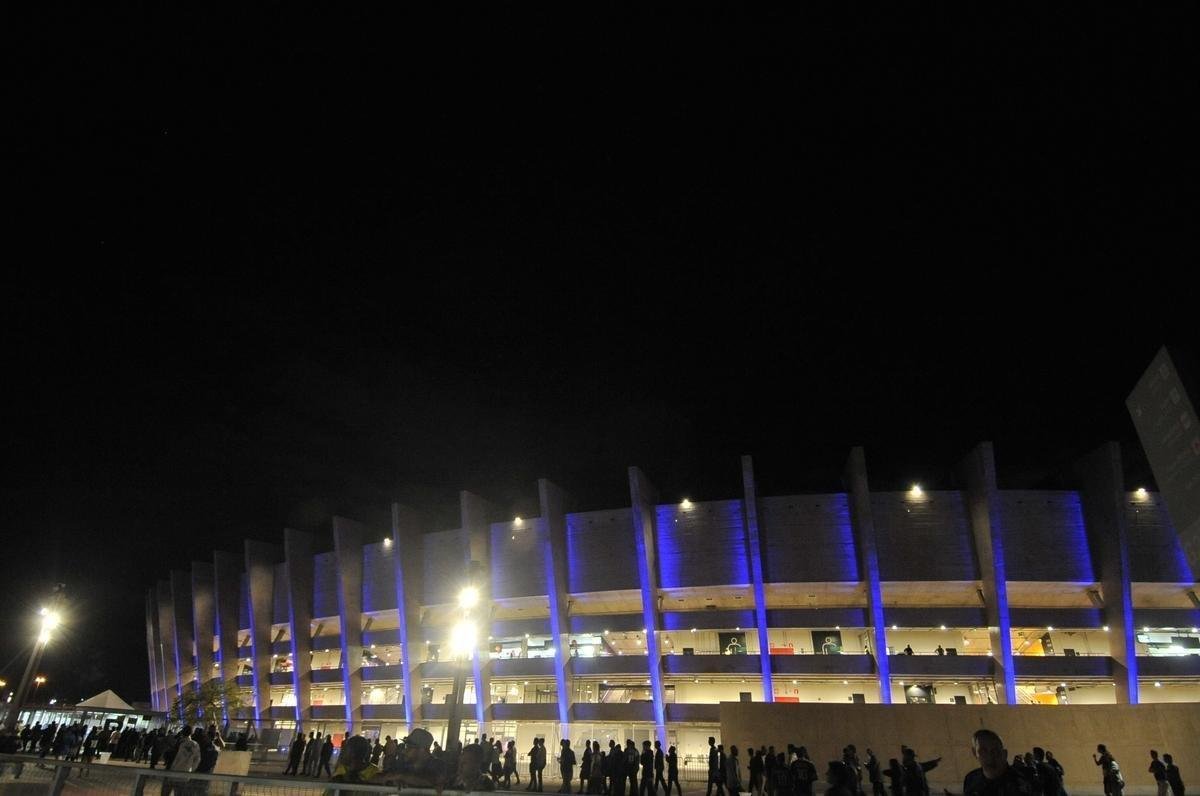 Torcida cruzeirense fez grande festa para recepcionar o time no Mineiro antes do duelo com o Flamengo