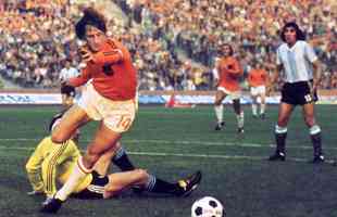 Johan Cruyff (Holanda) - Craque encantou na campanha da Laranja Mecnica na Copa do Mundo de 1974, mas ficou com o vice-campeonato. A Holanda foi batida pela Alemanha na deciso 