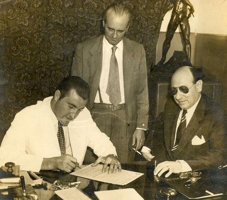 Roque Valsechi fez sucesso no Boca Jrs. no in�cio dos anos 1940. Depois, transferiu-se para o futebol brasileiro, onde atuou pelo Botafogo e pelo Atl�tico. Defendeu o clube mineiro na temporada 1948. Em dez partidas, o atacante marcou tr�s gols. Jogou - e ganhou - o Campeonato Mineiro daquele ano pelo Am�rica.