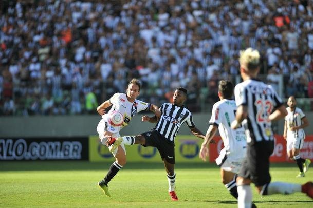 Imagens do duelo entre Atltico e Independncia, no Independncia, pelo Mineiro