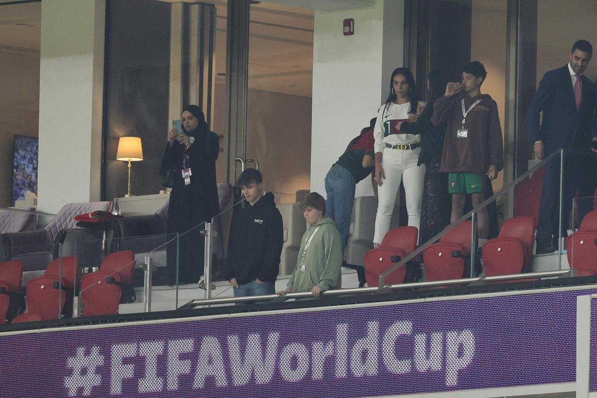 Esposa Georgina Rodriguez e demais familiares de Cristiano Ronaldo durante jogo entre Marrocos e Portugal pelas quartas de final da Copa do Mundo no Estdio Al Thumama