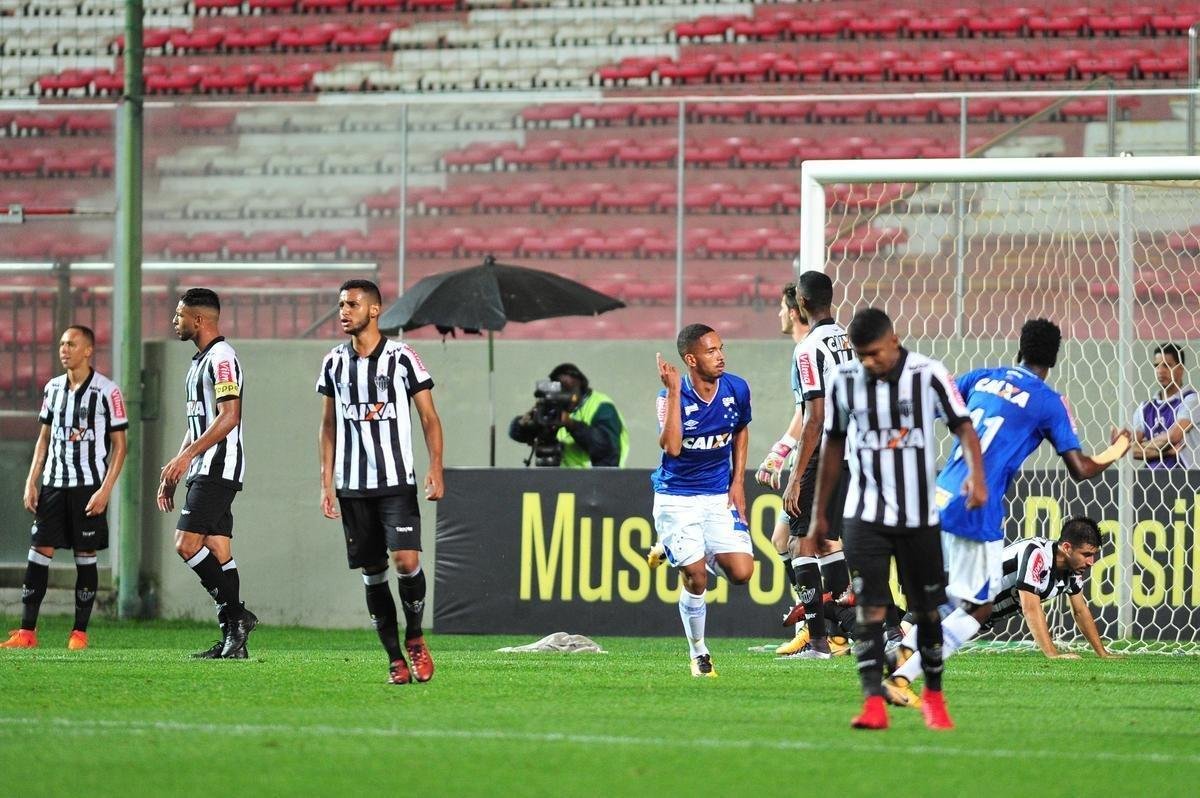 Aps por 2 a 2 no tempo normal, Cruzeiro derrotou Atltico por 4 a 2 nas penalidades e se sagrou campeo de torneio indito. Em 2018, clube celeste disputar a Copa Libertadores da categoria