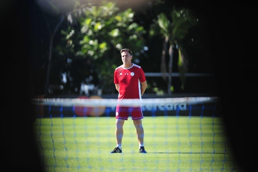 Seleo Paraguaia treina na Toca da Raposa 2