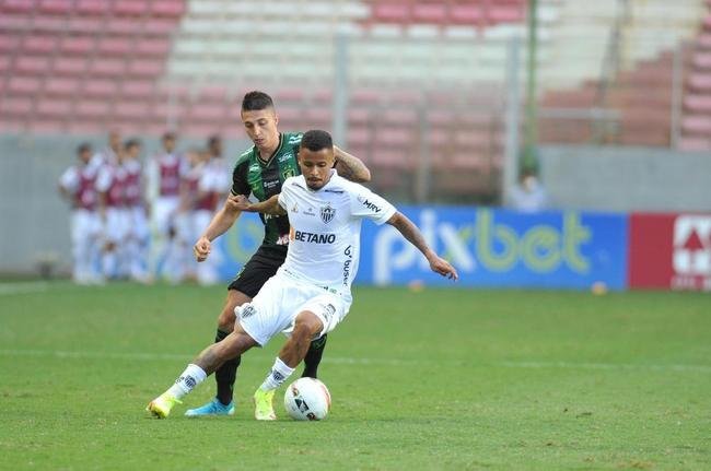 Gols de Arana e Savarino deram a vitria ao Atltico no clssico contra o Amrica pela sexta rodada do Mineiro