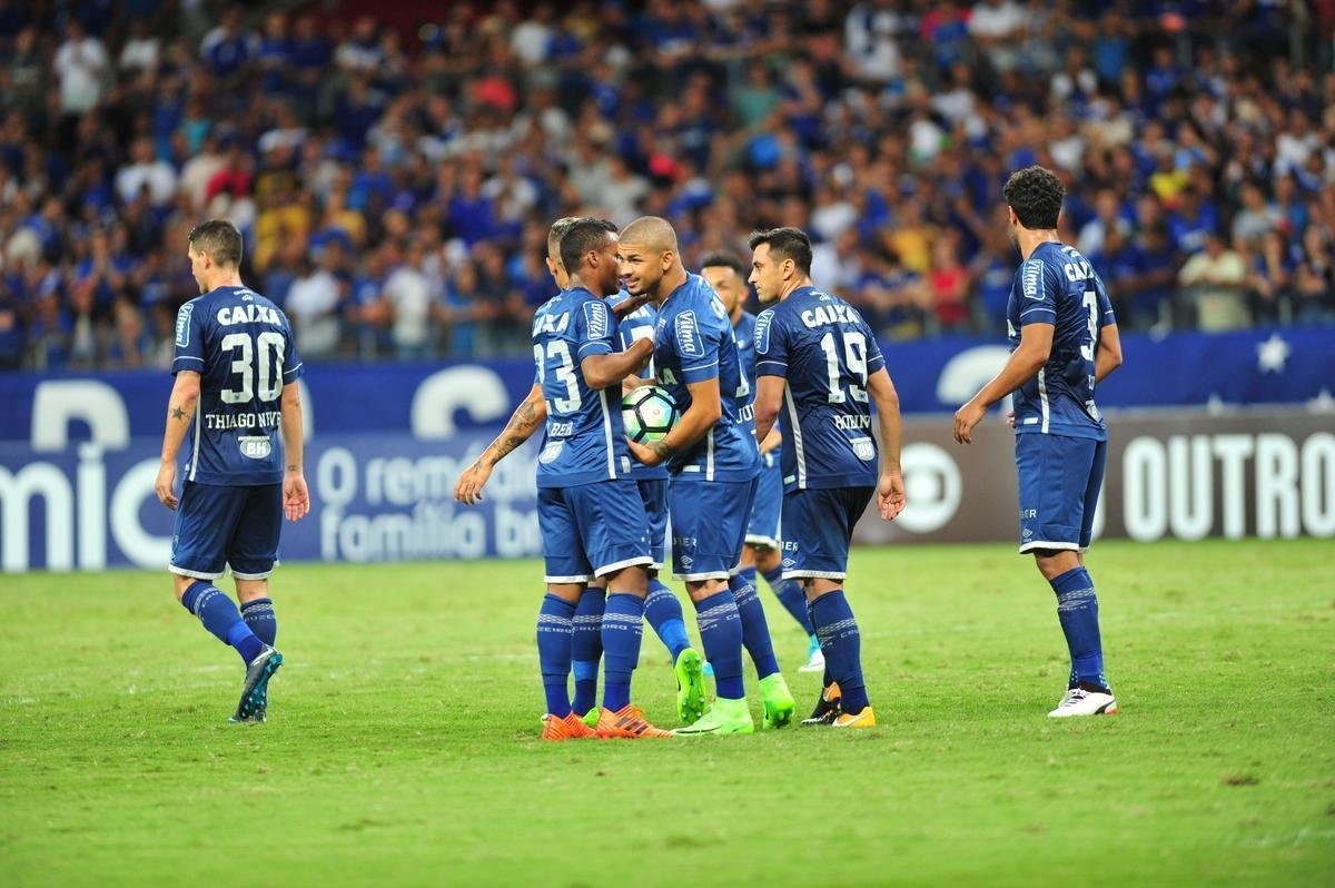 Fotos de Cruzeiro 2x2 Ava, no Mineiro, pela 35 rodada do Campeonato Brasileiro