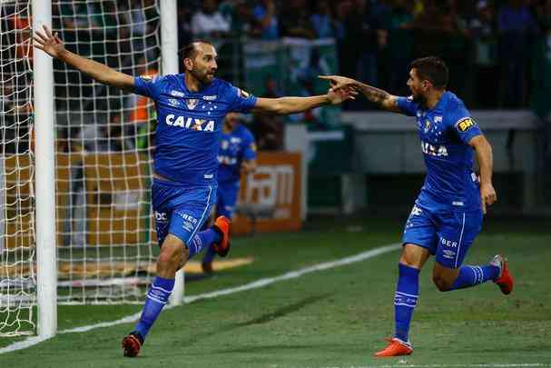 Barcos comemora gol da vitria cruzeirense sobre o Palmeiras no Allianz Parque, em So Paulo