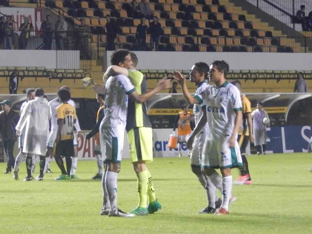 Fotos da vitria de virada do Amrica sobre o Cricima no Estdio Heriberto Hulse, em Cricima, pela Srie B