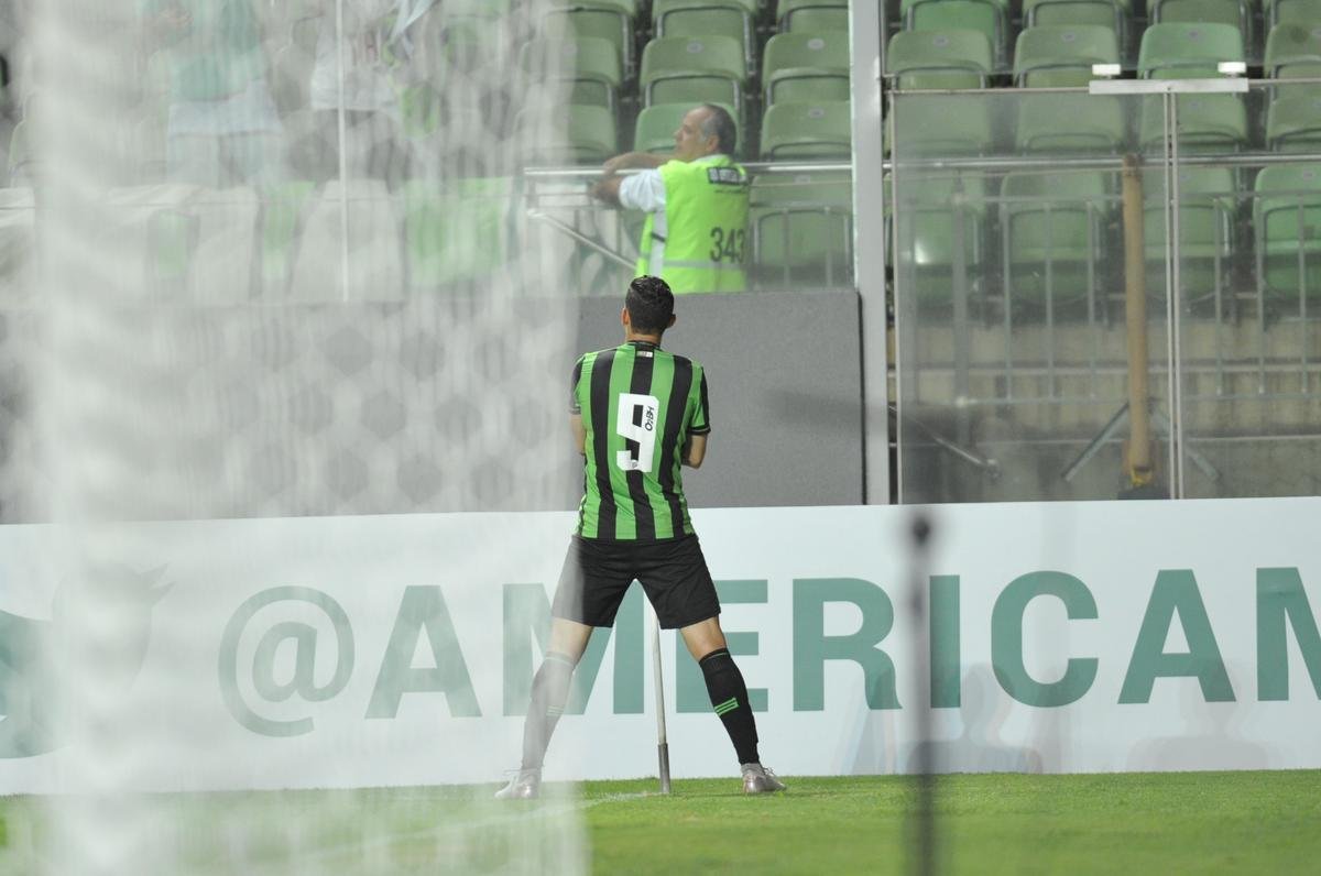 Veja fotos do jogo entre Amrica e Villa Nova