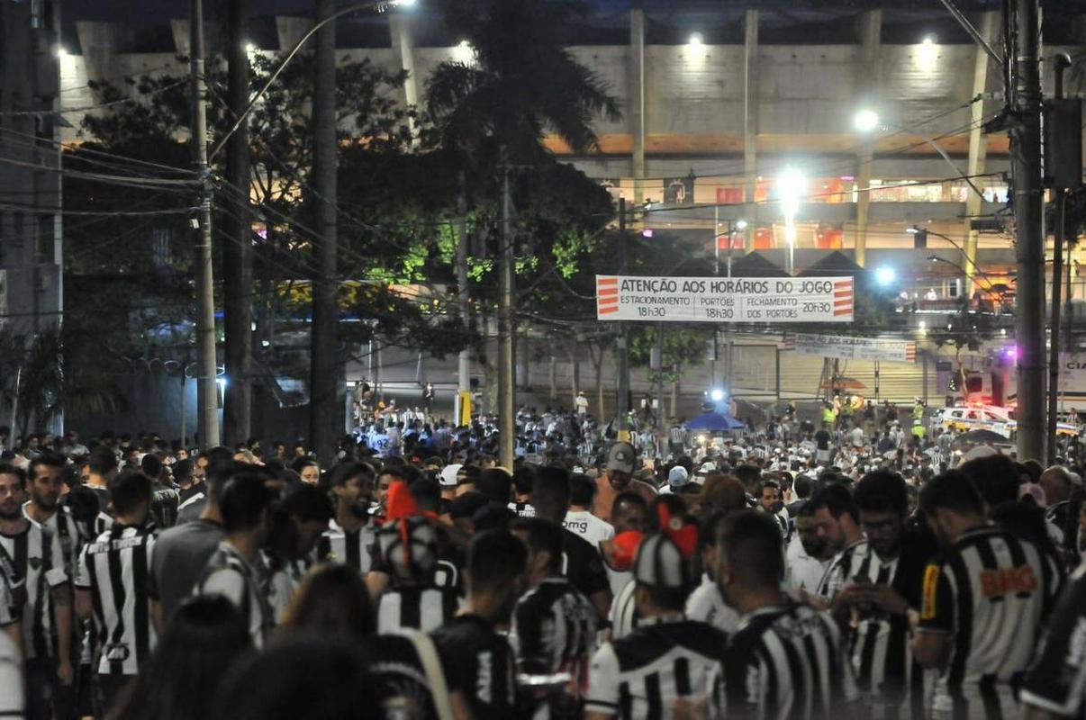 Fotos da torcida do Atltico no pr-jogo contra o Palmeiras no Mineiro