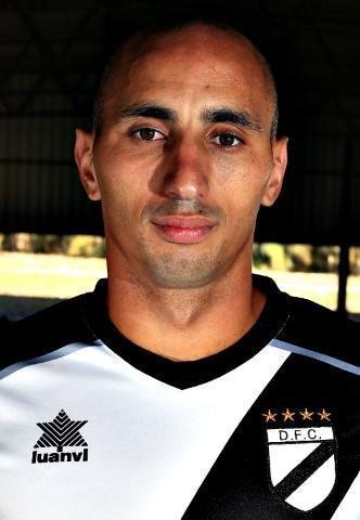 22 - Sergio Felipe: jogador de 27 anos pode atuar como zagueiro ou lateral-esquerdo. Tem vasta trajetria por clubes de menor expresso do Uruguai.