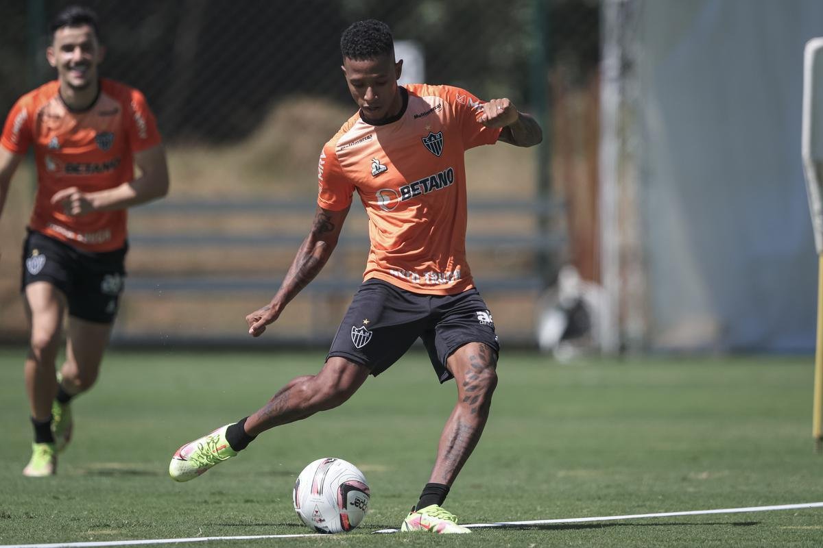 Fotos do primeiro treino de Junior Alonso no retorno ao Atltico